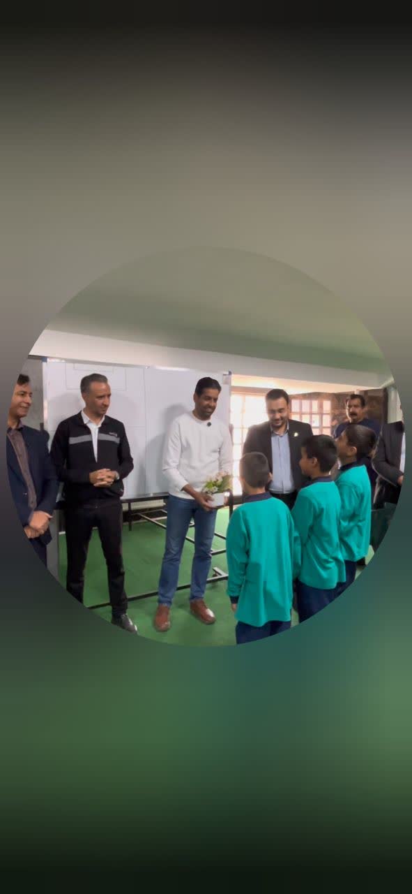 دیدار الهام بخش دانش آموزان با قهرمان ملی در ورزشگاه شهید نصیری یزد